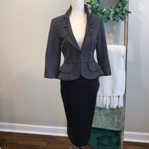 π»ββοΈ WHBM Peplum Blazer - Picture 3 of 13